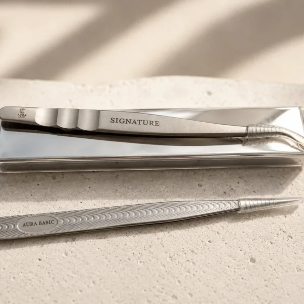 Pinza Signature para pestañas Pre-Made – Aura Lash